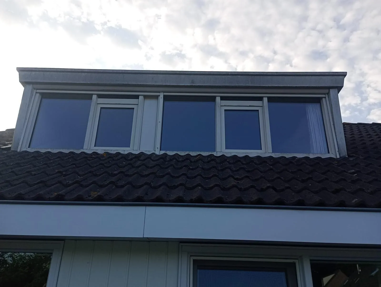 Houtwerk vervuild — voor reiniging 2
